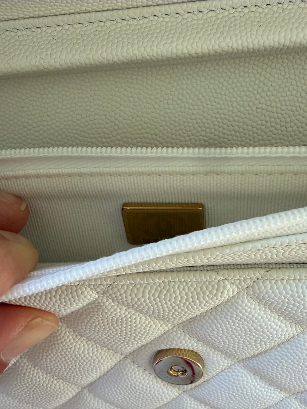 Chanel White Wallet on chain - Authentic - Picture 12 of 16